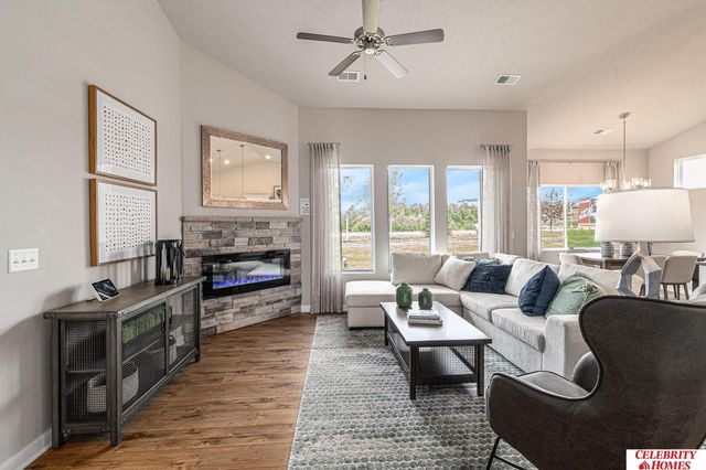 8206 N 113 Avenue, Omaha, NE 68142