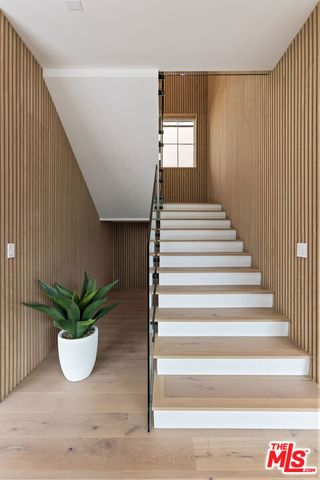 908 Rosecrans Avenue, Manhattan Beach, CA 90266