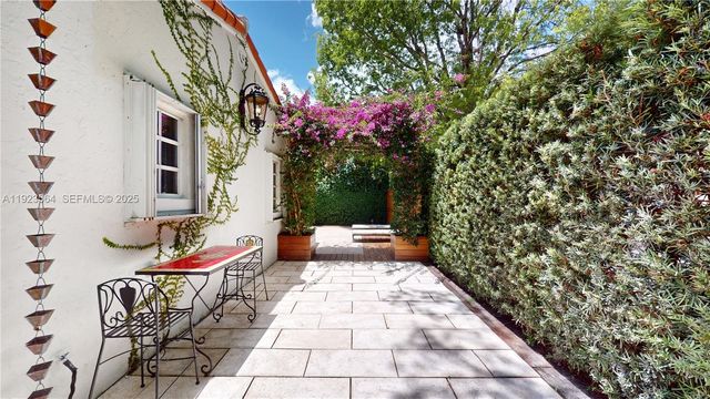 1900 Pizarro St, Coral Gables, FL 33134