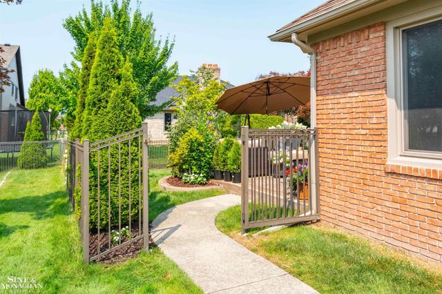 54375 Jeffery Drive, Macomb Twp, MI 48042
