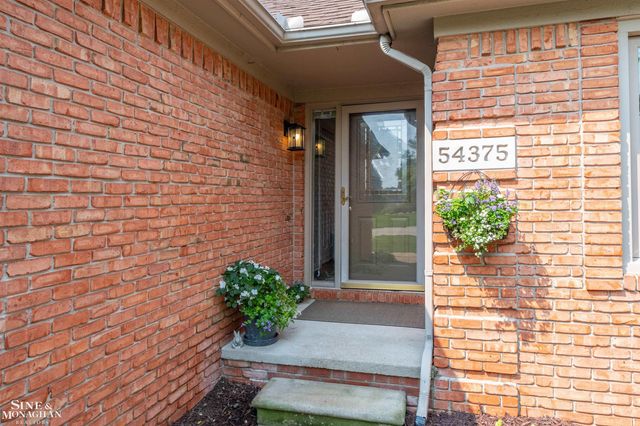 54375 Jeffery Drive, Macomb Twp, MI 48042