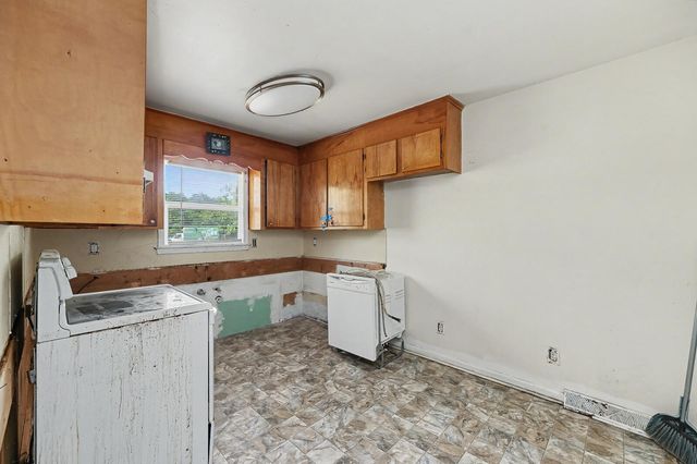 3881 Walnut Street, North Charleston, SC 29405