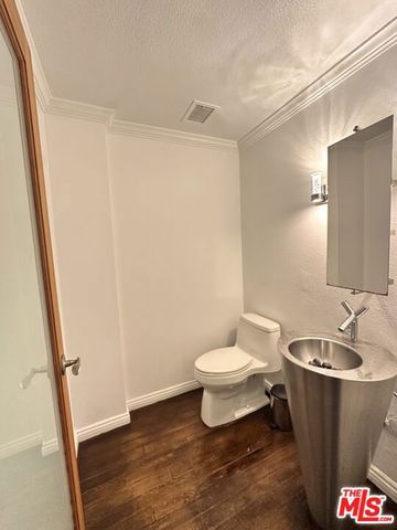 1131 Alta Loma Road 208, West Hollywood, CA 90069