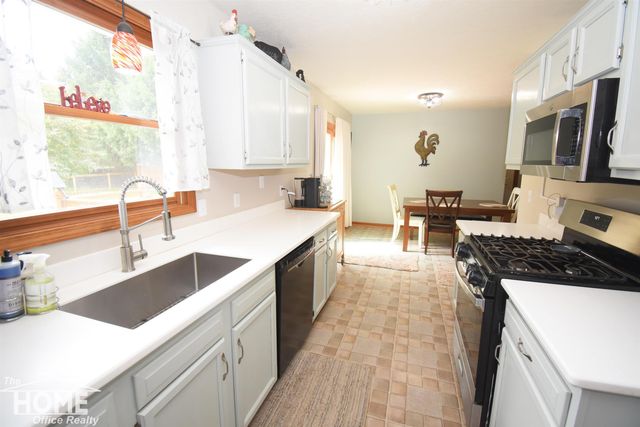 13092 Beardslee Road, Perry, MI 48872