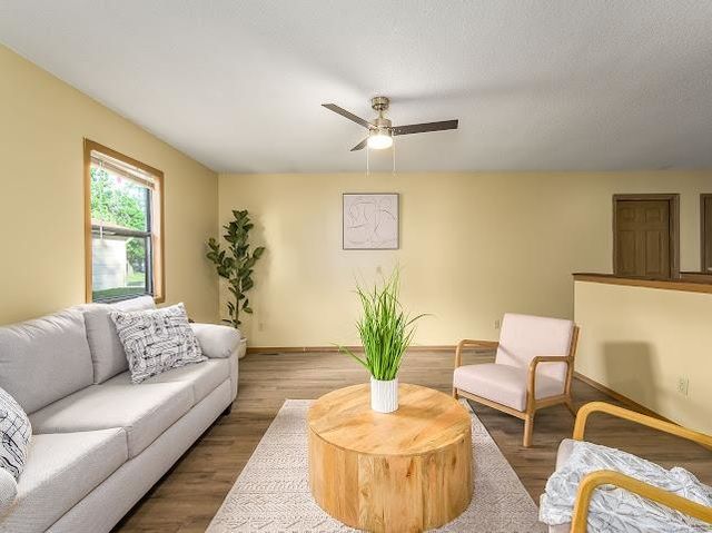 228 W Overlook Dr, Derby, KS 67037