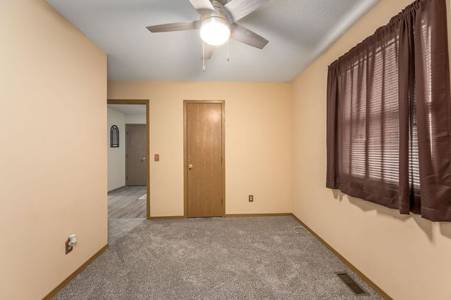 228 W Overlook Dr, Derby, KS 67037