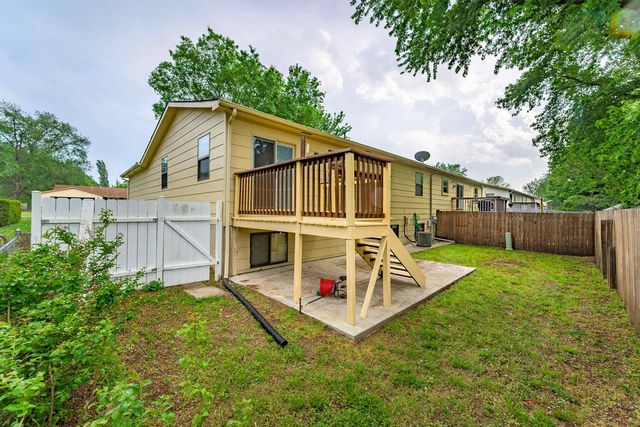 228 W Overlook Dr, Derby, KS 67037