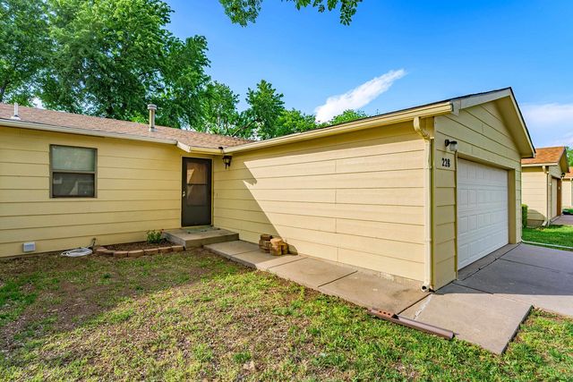 228 W Overlook Dr, Derby, KS 67037