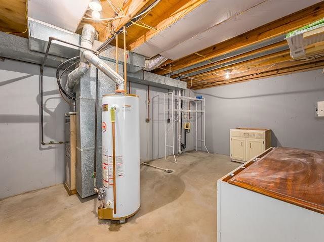 228 W Overlook Dr, Derby, KS 67037