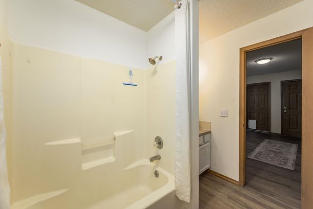 228 W Overlook Dr, Derby, KS 67037