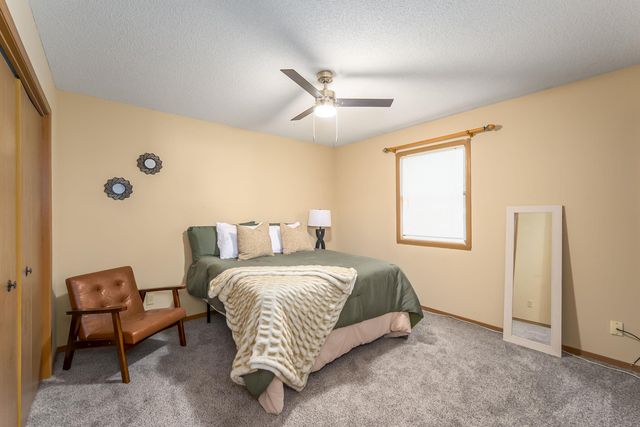 228 W Overlook Dr, Derby, KS 67037