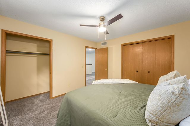 228 W Overlook Dr, Derby, KS 67037