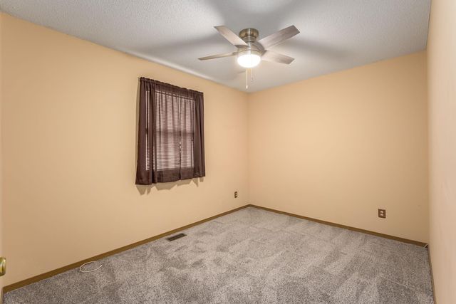 228 W Overlook Dr, Derby, KS 67037