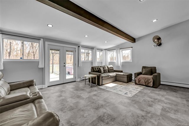 111 Vicki Lane, Hopewell Junction, NY 12533