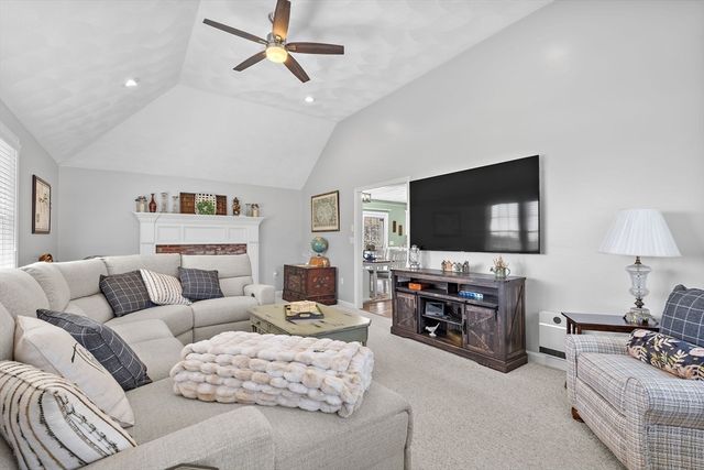 16 Alan Rd, Hudson, MA 01749
