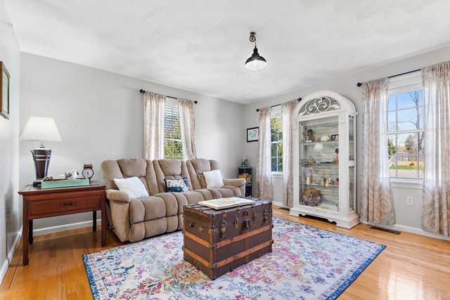 16 Alan Rd, Hudson, MA 01749