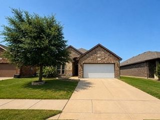 321 Avila Lane, Fort Worth, TX 76052