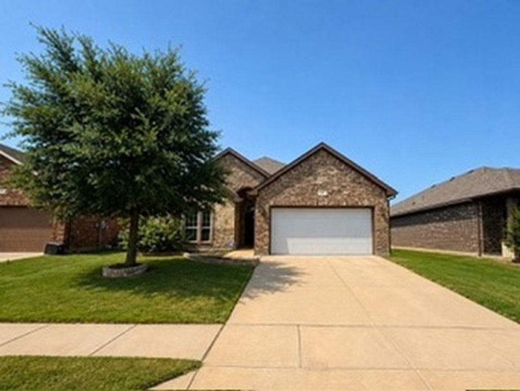 321 Avila Lane, Fort Worth, TX 76052
