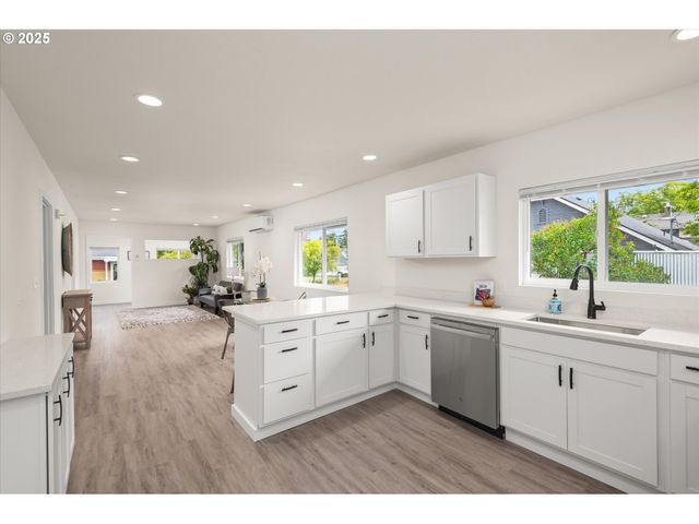 358 W 15TH Ave, Eugene, OR 97401