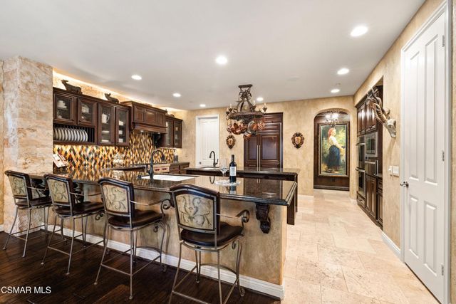 3320 Whispering Glen Court, Simi Valley, CA 93065