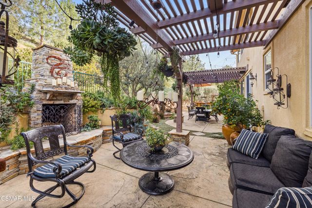 3320 Whispering Glen Court, Simi Valley, CA 93065