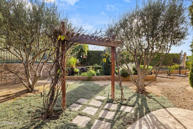 3320 Whispering Glen Court, Simi Valley, CA 93065