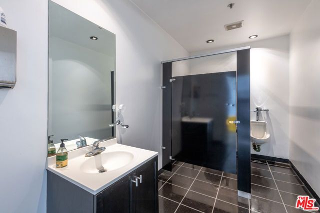 197 E Jefferson Boulevard, Los Angeles, CA 90011