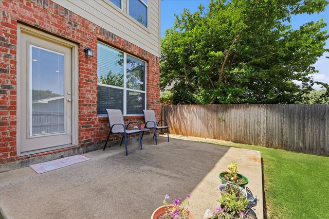 100 Chinos Trail, Justin, TX 76247