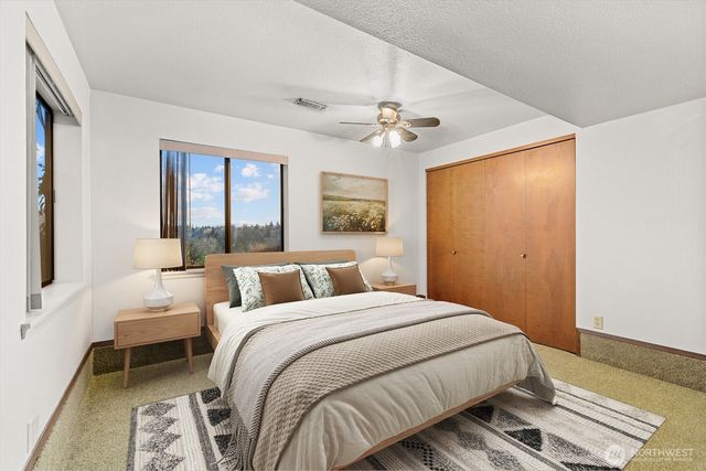 4233 S 252nd Place, Kent, WA 98032