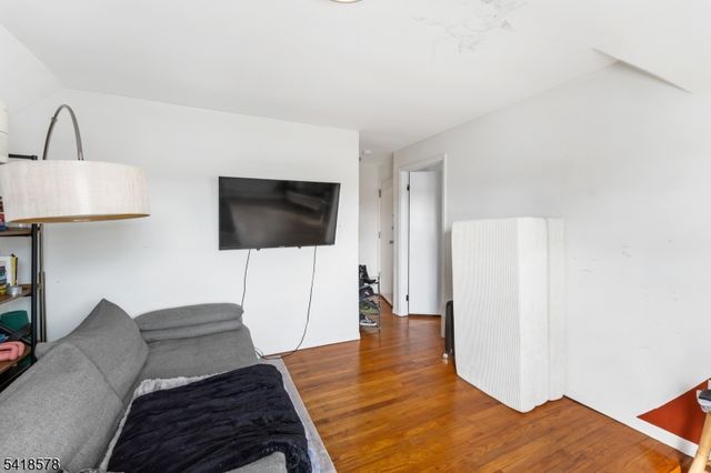 449 E Westfield Ave, Roselle Park Boro, NJ 07204