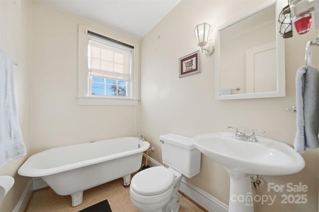 323 4th Street Place SW, Hickory, NC 28602