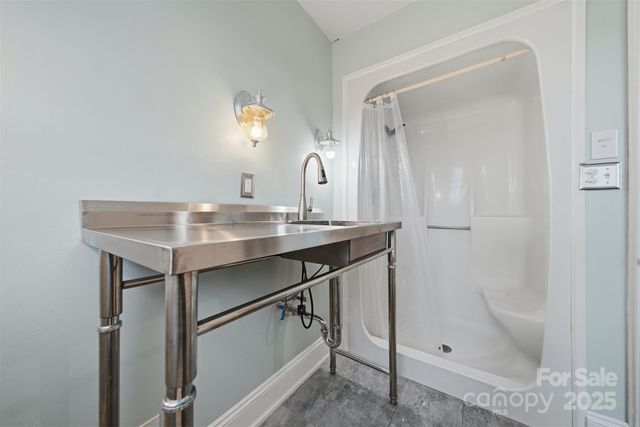 323 4th Street Place SW, Hickory, NC 28602