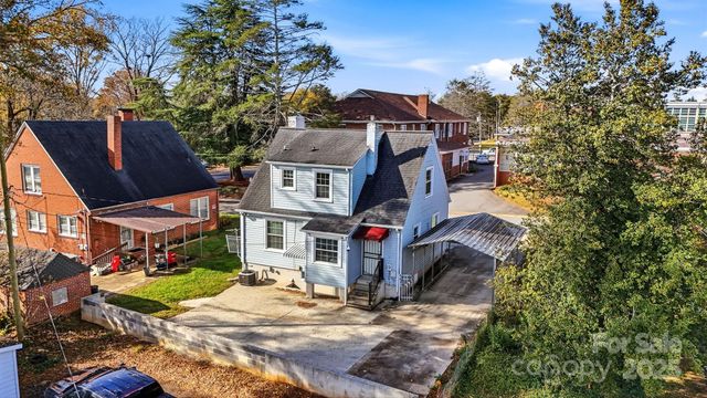 323 4th Street Place SW, Hickory, NC 28602