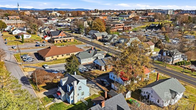 323 4th Street Place SW, Hickory, NC 28602