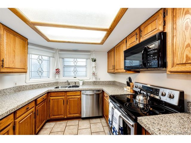 2550 S Iris St, Lakewood, CO 80227