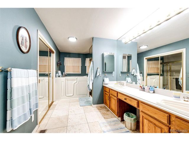 2550 S Iris St, Lakewood, CO 80227