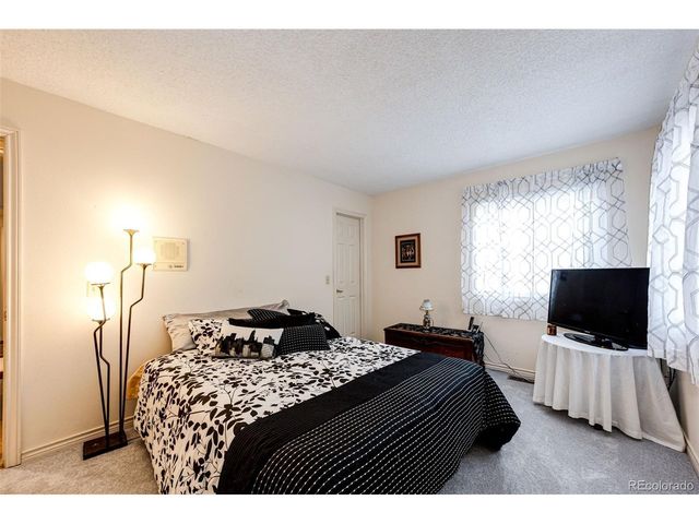 2550 S Iris St, Lakewood, CO 80227