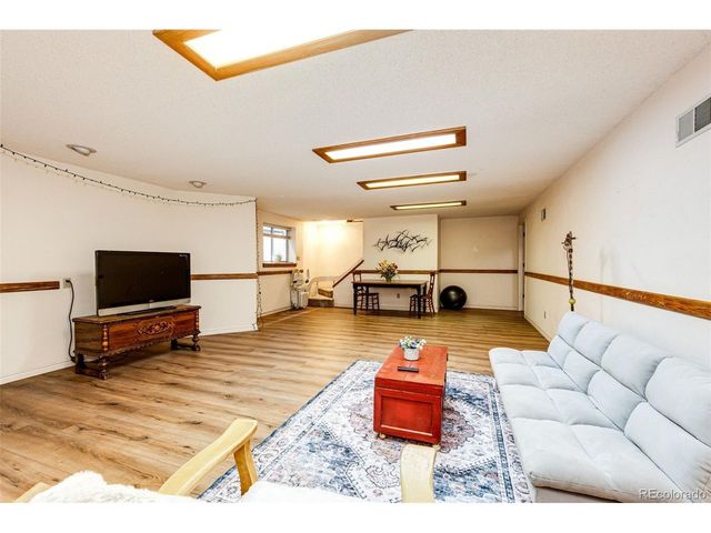 2550 S Iris St, Lakewood, CO 80227