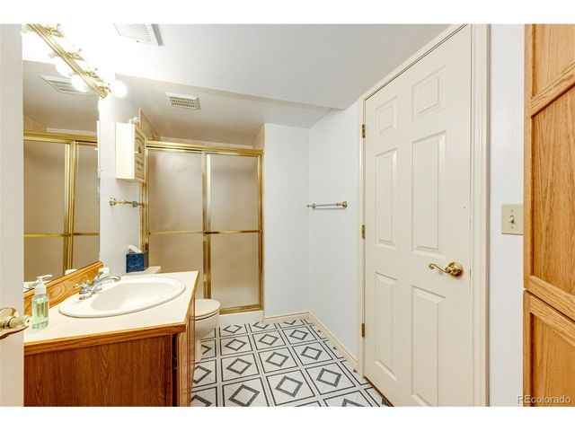 2550 S Iris St, Lakewood, CO 80227