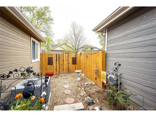 2550 S Iris St, Lakewood, CO 80227