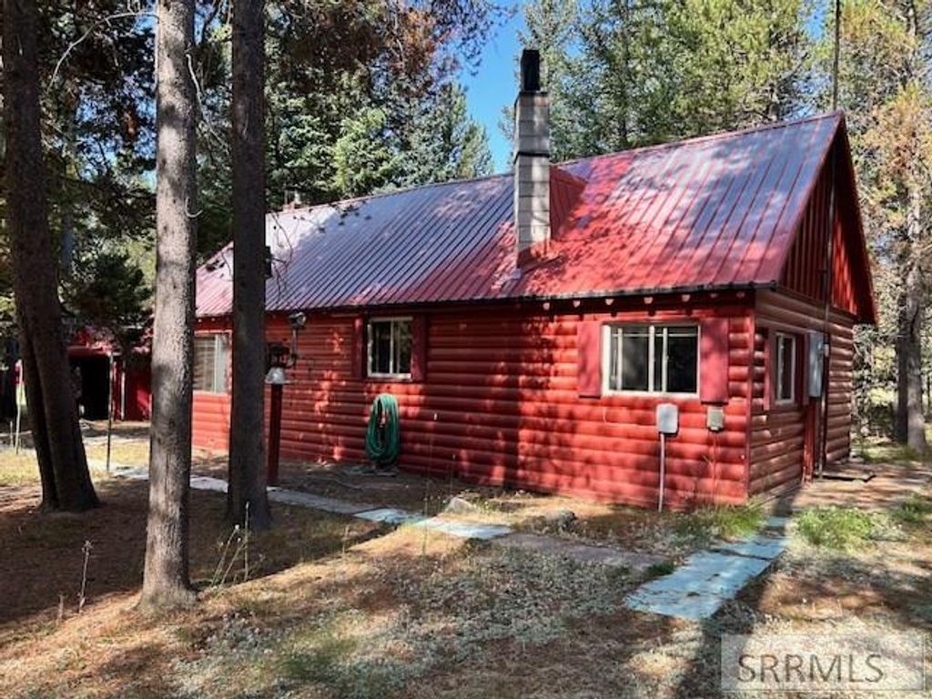 Image 3 of property listing at 3889 F Street, Island Park, ID 83429
