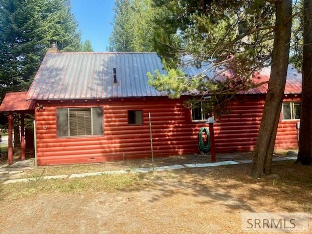 Image 6 of property listing at 3889 F Street, Island Park, ID 83429