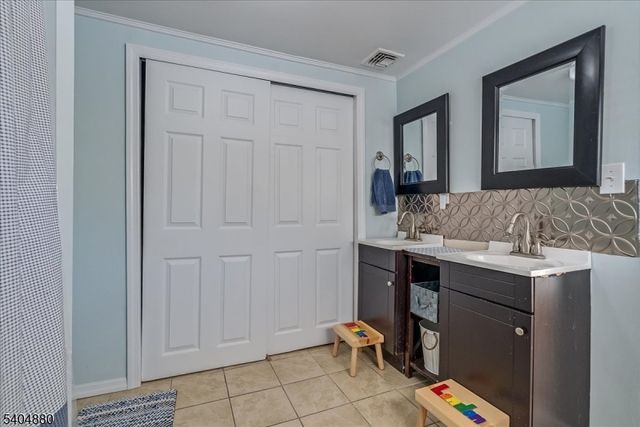 14 Oneida Trl, Wayne Twp., NJ 07470