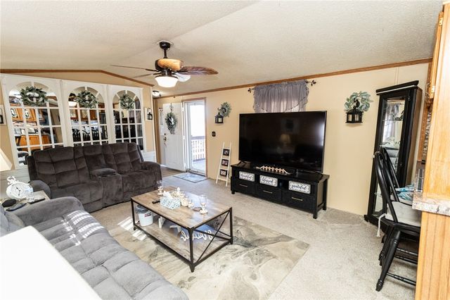 519 E Wine St, South Connellsville, PA 15425