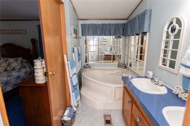 519 E Wine St, South Connellsville, PA 15425