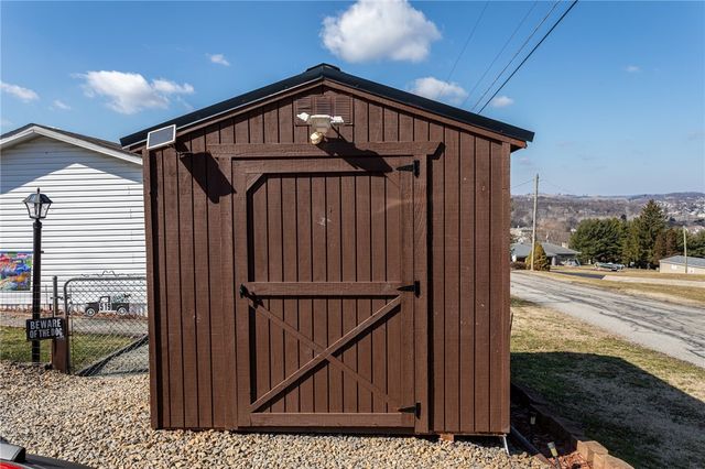 519 E Wine St, South Connellsville, PA 15425