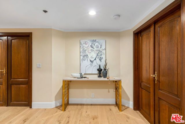 9249 Burton Way 302, Beverly Hills, CA 90210