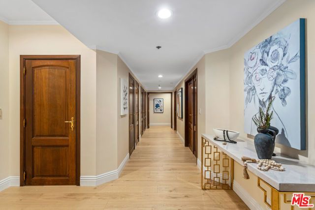 9249 Burton Way 302, Beverly Hills, CA 90210