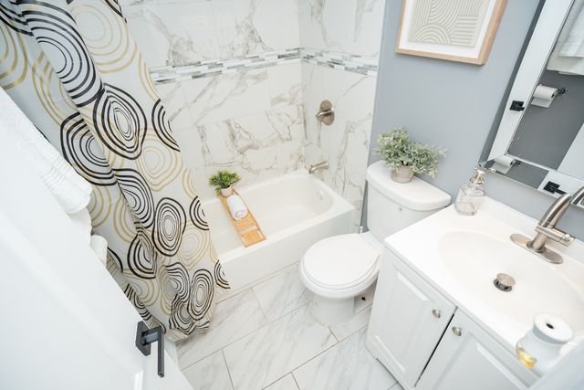 16551 Plymouth Drive, Markham, IL 60428