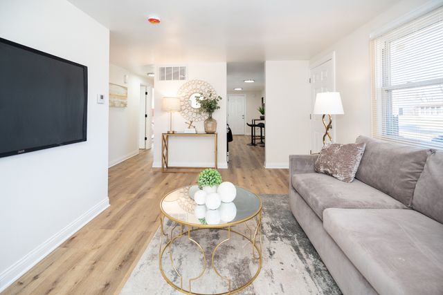 16551 Plymouth Drive, Markham, IL 60428